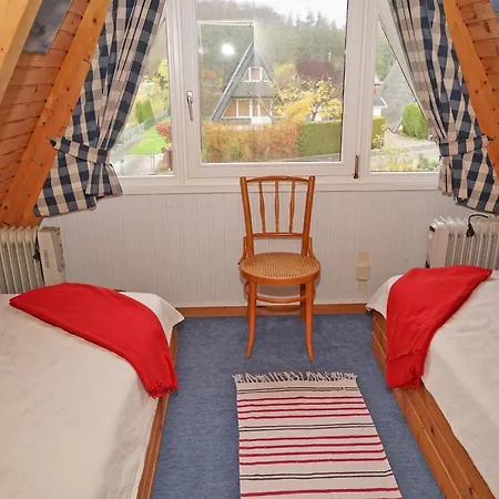 Zeltdachhaus Mit Parkplatz Vor Der Dom wakacyjny Damp